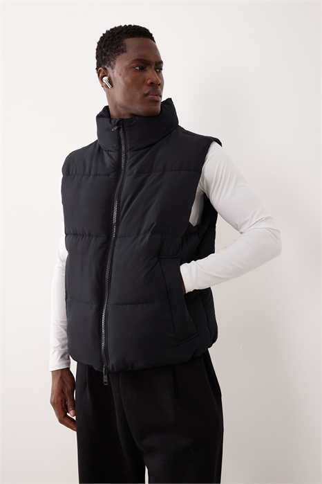 Жилет YPB с высоким воротником, черный артикул 151967566