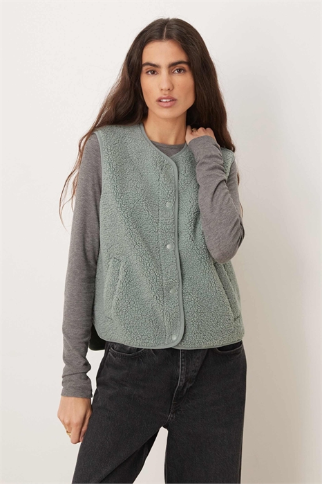 Жилет Teddy в цвете шалфейного зеленого артикул 152937000