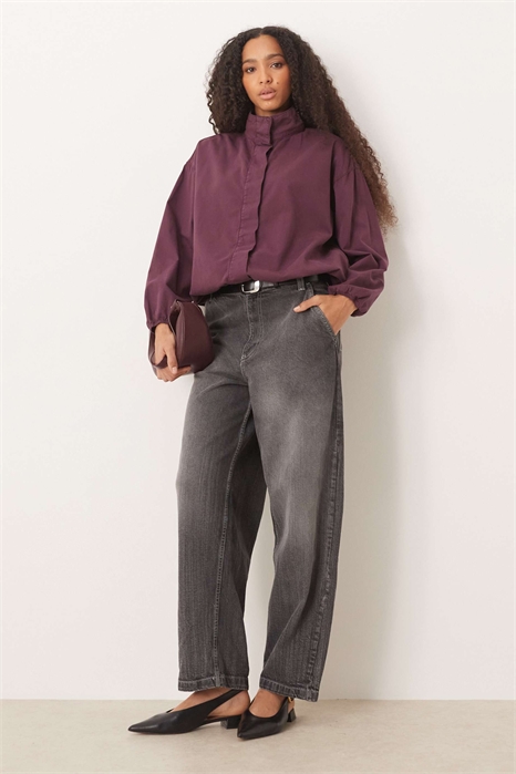 Спортивная куртка с воротником-воронкой и сборками по низу артикул 151899189