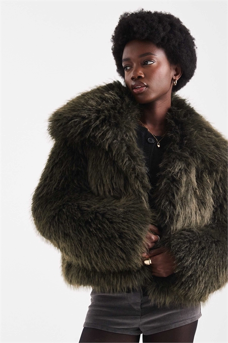 Короткая куртка из искусственного меха артикул 144208548