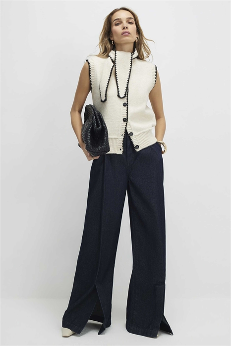 Бежевый жилет с завязывающимся воротником и вязаным галстуком артикул 155741512