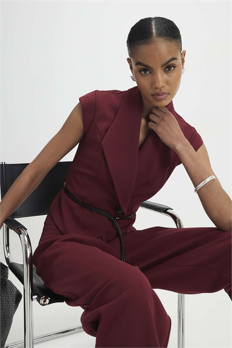 Красный жилет без рукавов с поясом артикул 155449027