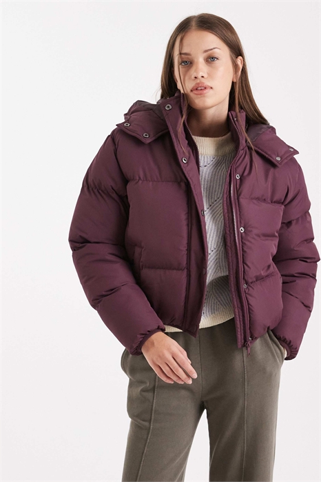 Пуховик с капюшоном артикул 150343380