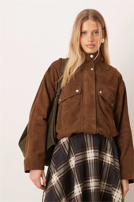 Куртка с воротником-воронкой из натуральной замши артикул 154690564