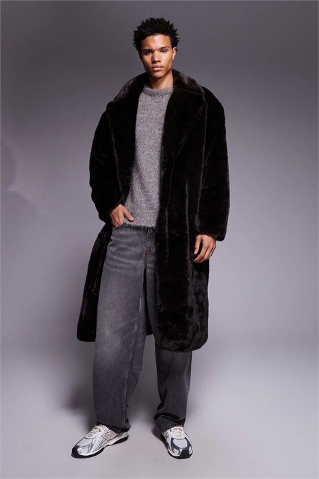 Длинное пальто оверсайз из искусственного меха артикул 149140216