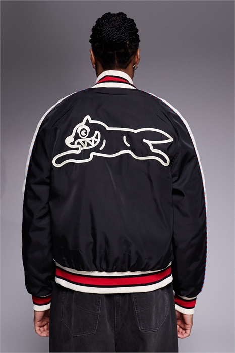 Бомбер из атласа с изображением бегущей собаки артикул 153121288