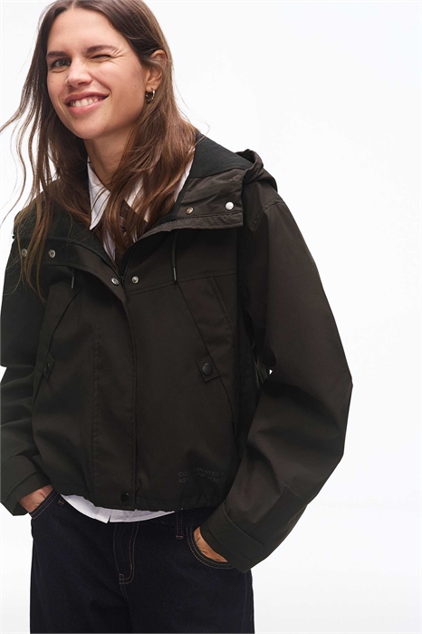 Техническая куртка с водоотталкивающим и зимним капюшоном артикул 156135241