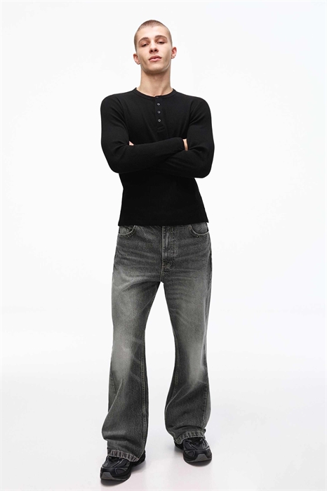 Джинсы свободного кроя с расклешенными штанинами артикул 155723603