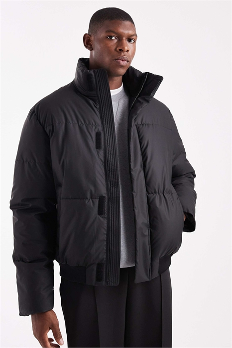 Пуховик черного цвета артикул 148078179