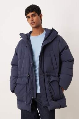 Пуховик с капюшоном и карманами с клапанами синего цвета артикул 152632978
