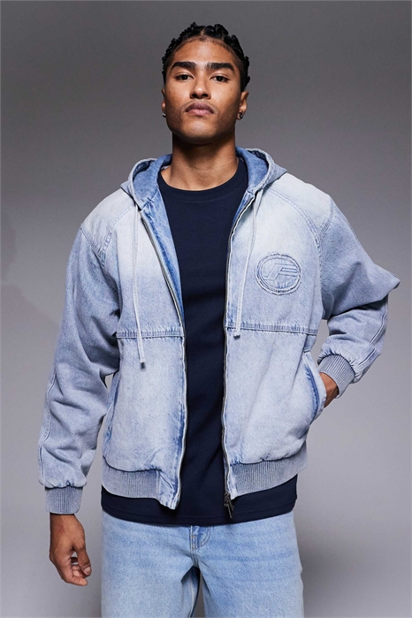 Джинсовая куртка с капюшоном и утеплителем артикул 151306483