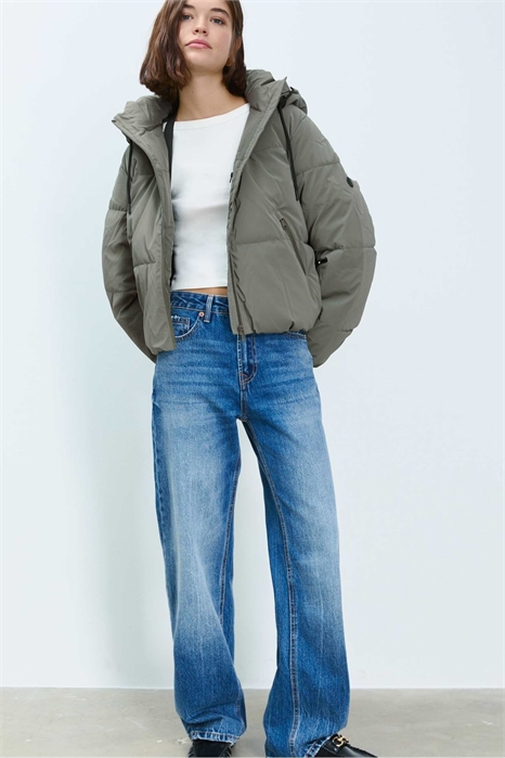 Пуховик с капюшоном артикул 152801436