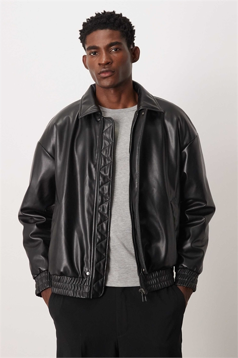 Бомбер свободного кроя с подкладкой из искусственной кожи артикул 151859454