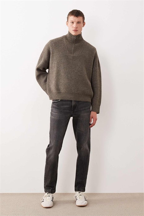 Джинсы зауженного кроя артикул 148710811