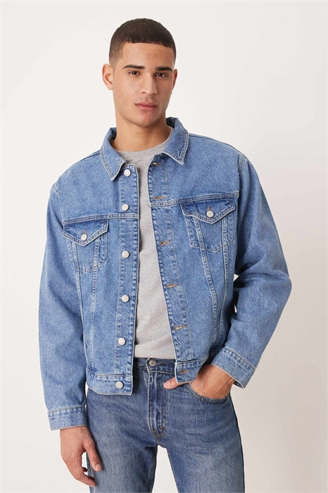 Джинсовая куртка в стиле «тракер» артикул 150433646