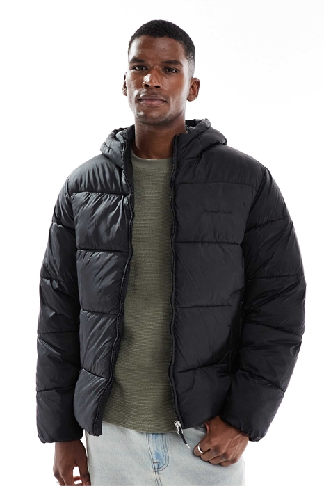 Пуховик с капюшоном и блестящей отделкой артикул 148849405