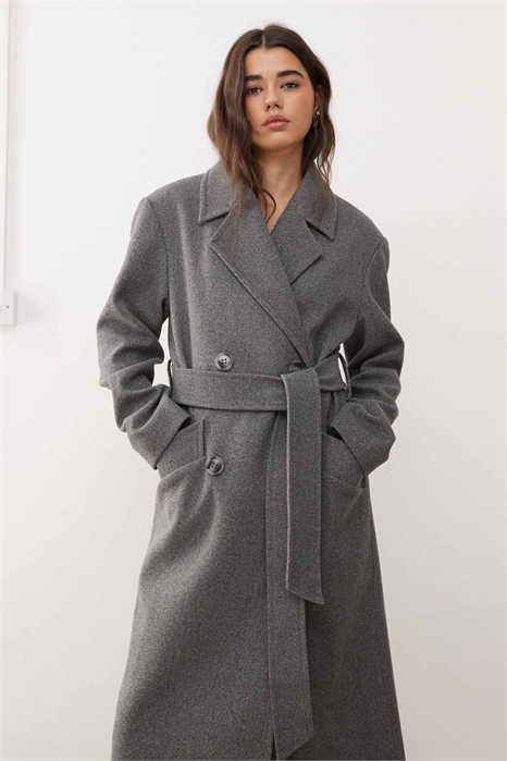 Праздничное пальто с поясом и запахом артикул 134859379