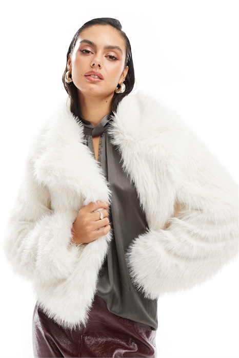 Пальто из искусственного меха артикул 139050874