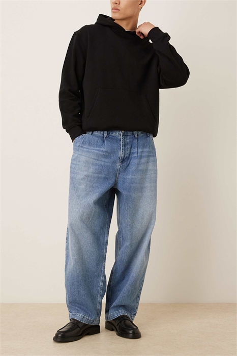 Джинсы свободного кроя с зауженными штанинами артикул 150871242