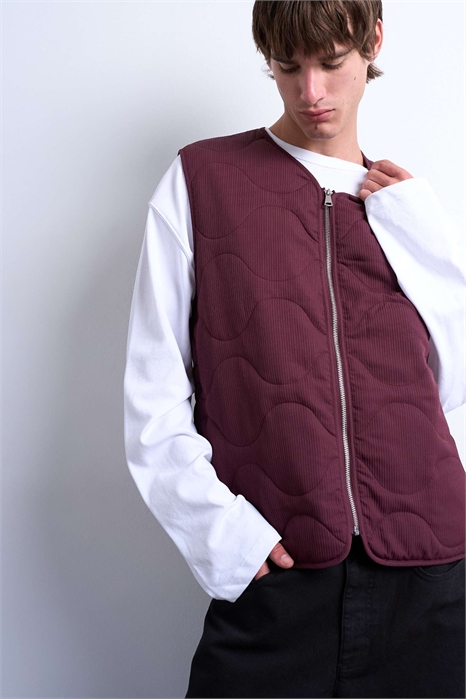 Стеганый жилет цвета лука артикул 142681306