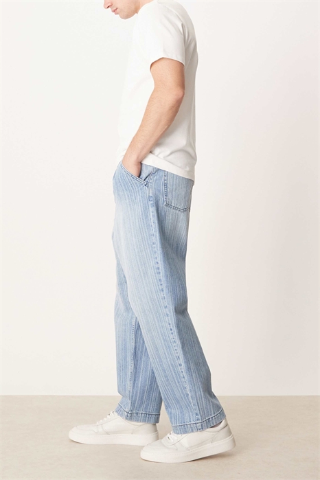 Джинсы свободного кроя с зауженными штанинами артикул 150045529