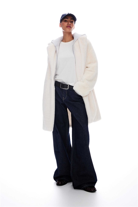 Пальто из искусственного меха артикул 152570603