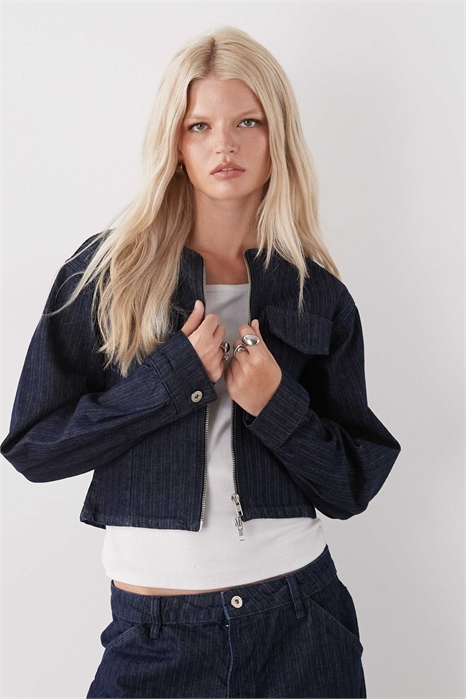 Приталенная джинсовая куртка в стиле 90-х co-ord артикул 150007604