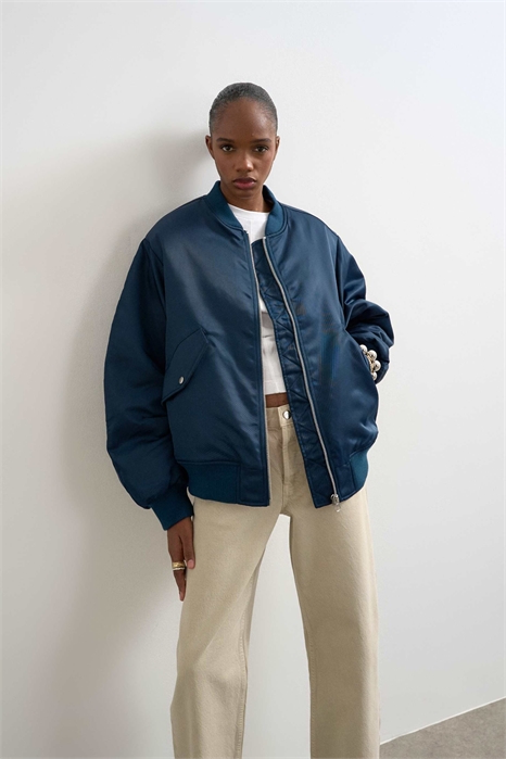 Бомбер с контрастной подкладкой артикул 149594432