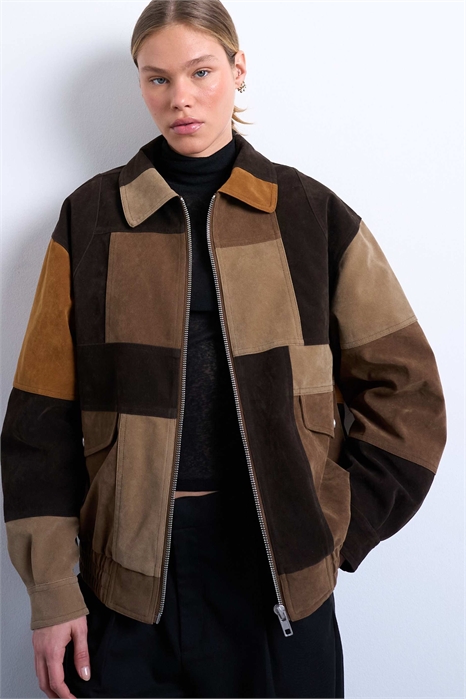 Бомбер из искусственной замши в стиле «пэчворк» артикул 142324648