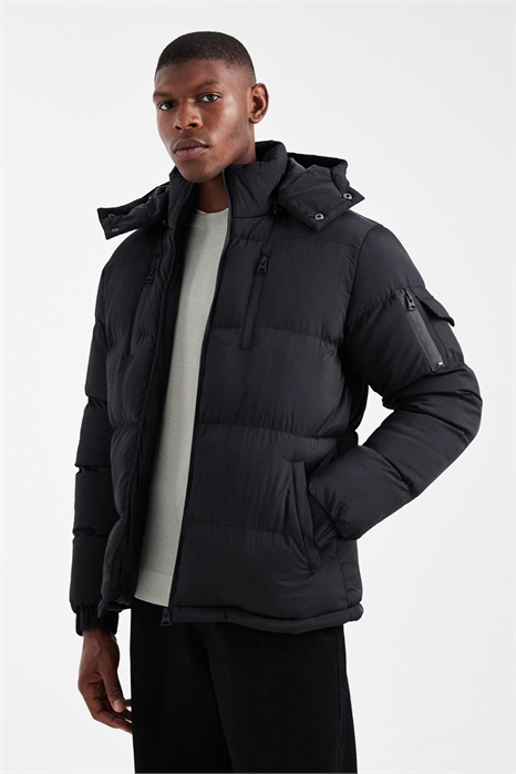 Пуховик со съемным капюшоном черного цвета артикул 143821985