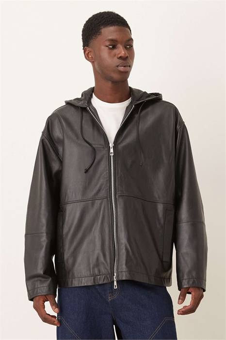 Оверсайз-куртка на молнии с капюшоном из натуральной кожи черного цвета артикул 148701967