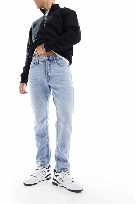 Essentials Chris — прямые джинсы светло-голубого цвета артикул 128995114