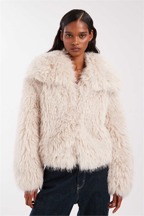 Короткая куртка из искусственного меха артикул 144208546