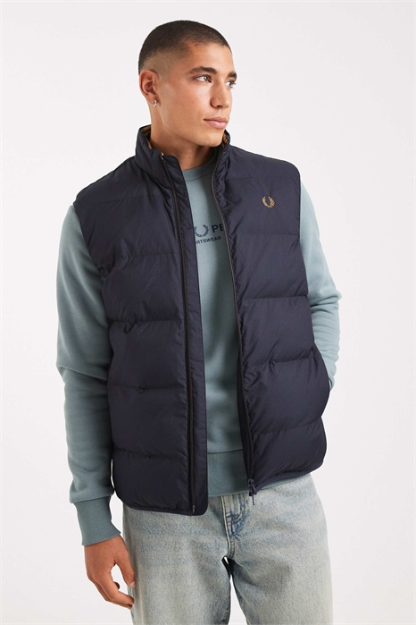 Утепленный жилет артикул 151968498
