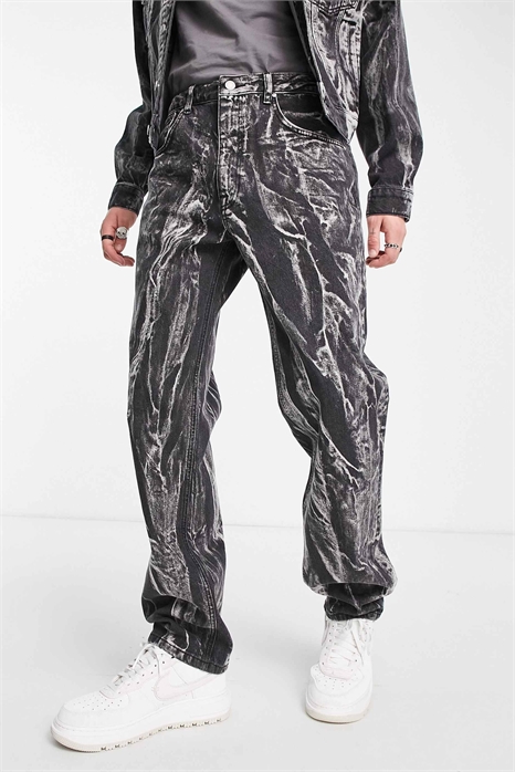 Джинсы с широкими прямыми брючинами в черном мраморном оттенке артикул 115443826