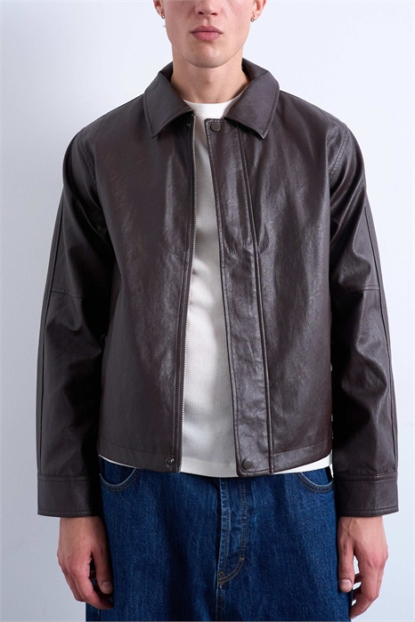 Стильный пиджак из искусственной кожи бордового цвета артикул 146700166