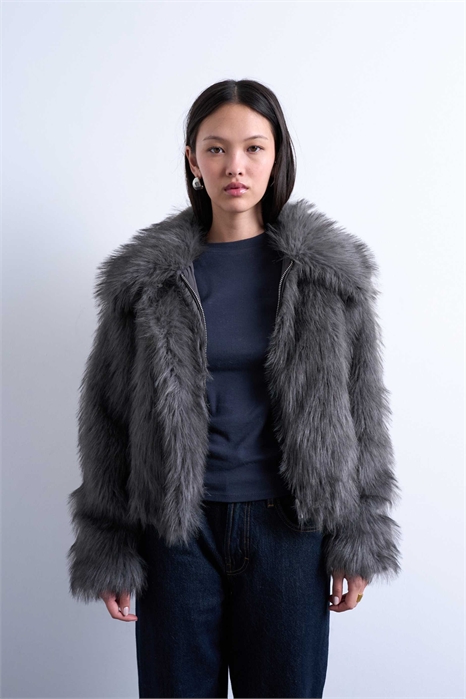 Бомбер из искусственного меха на молнии артикул 145574991