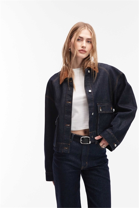 Джинсовая куртка-барн с карманами, темно-синяя, вымытая артикул 154340397