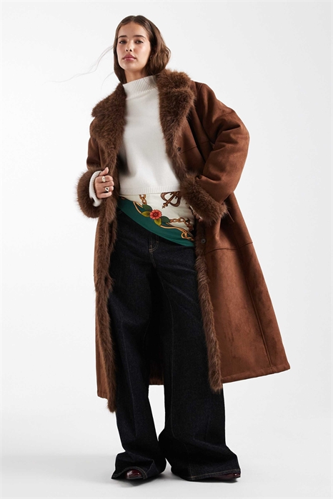 Длинная куртка из искусственного меха коричневого цвета артикул 148890234