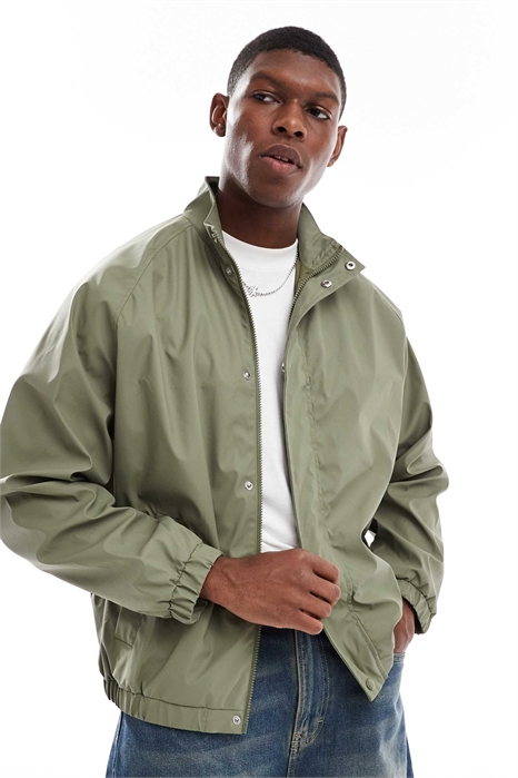 Просторная прорезиненная ветровка цвета хаки артикул 140913579