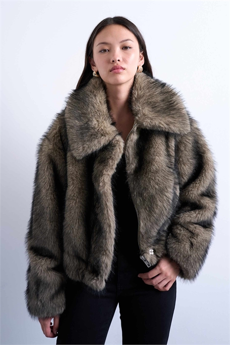 Бомбер из искусственного меха на молнии артикул 142324650