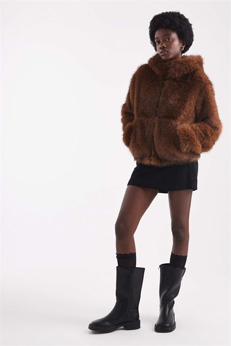 Бомбер с капюшоном из искусственного меха артикул 144208551