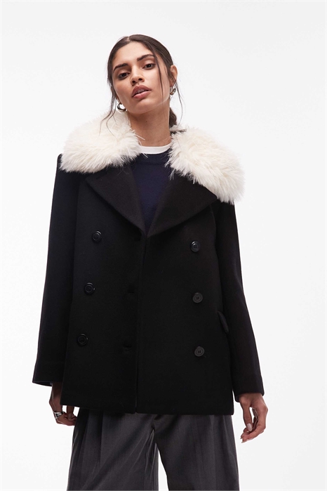 Шерстяное короткое пальто с двойной застежкой, карманами с клапанами и воротником из искусственного меха артикул 151749722