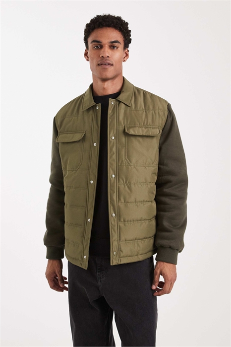 Обычная стеганая куртка-подкладка цвета хаки артикул 152625329