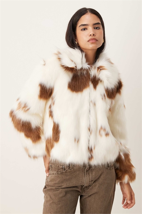 Короткая куртка из искусственного меха артикул 152002176