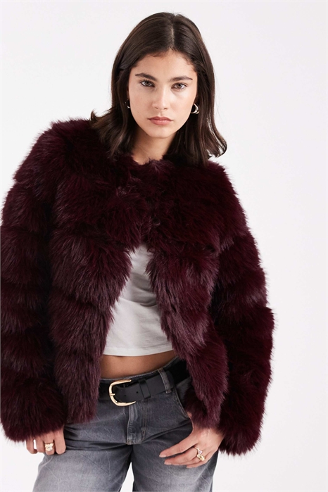 Меховая куртка из шкуры в бордовом цвете артикул 151897755