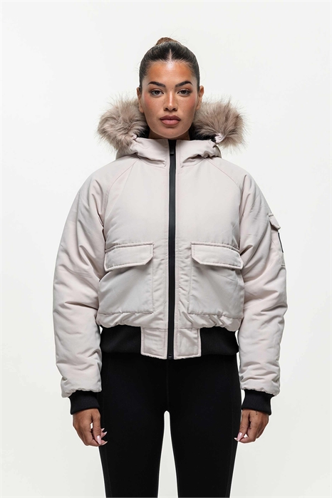 Парка с утеплителем и капюшоном с отделкой из искусственного меха артикул 154594247