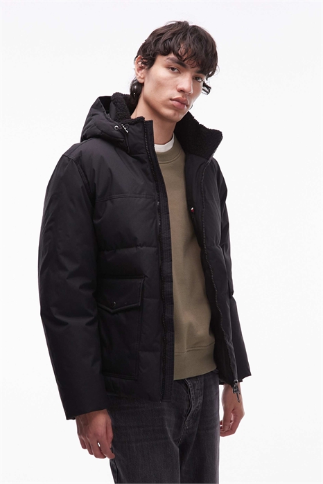 Практичное утепленное пальто с капюшоном артикул 148855886