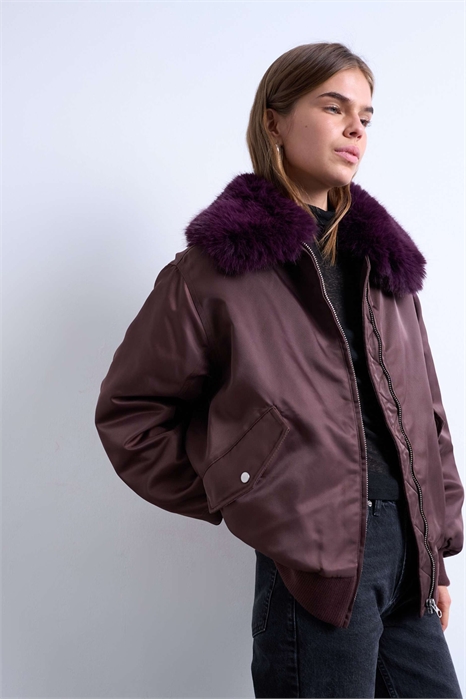 Куртка-бомбер из нейлона с воротником из искусственного меха артикул 145573790