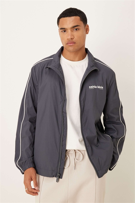 Куртка со стандартным воротником и белыми вставками артикул 143374754